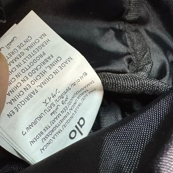 ❤️BNWT ALO Yoga Explorer Fanny- ❤️ - Picture 9 of 11